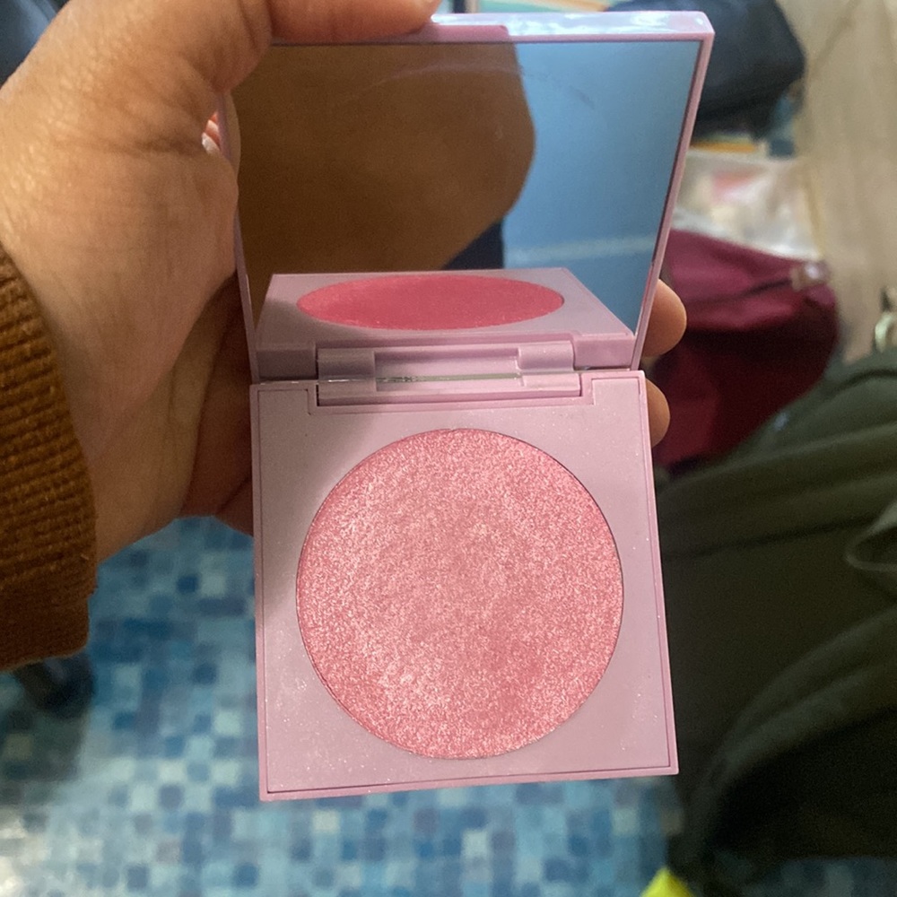 Discontinued ColourPop highlighter